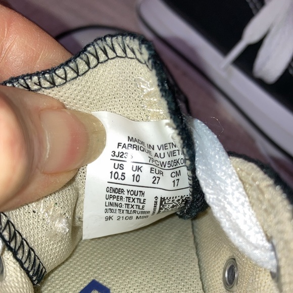 Like new little boys black Converse All-Stars size 10.5 - Picture 5 of 5